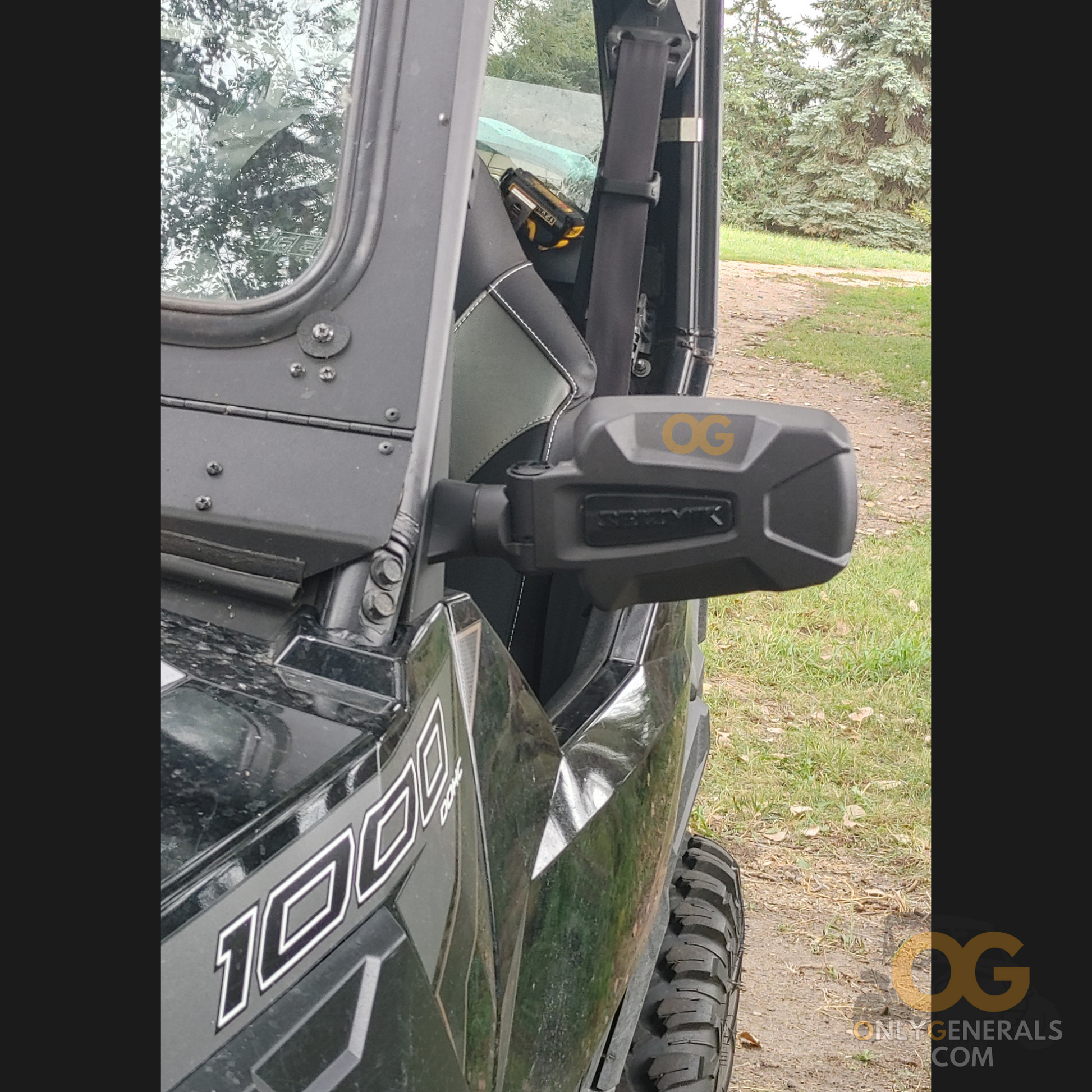 OnlyGenerals front triangle filler kit installed on a polaris general with seizmik mirror attached front view